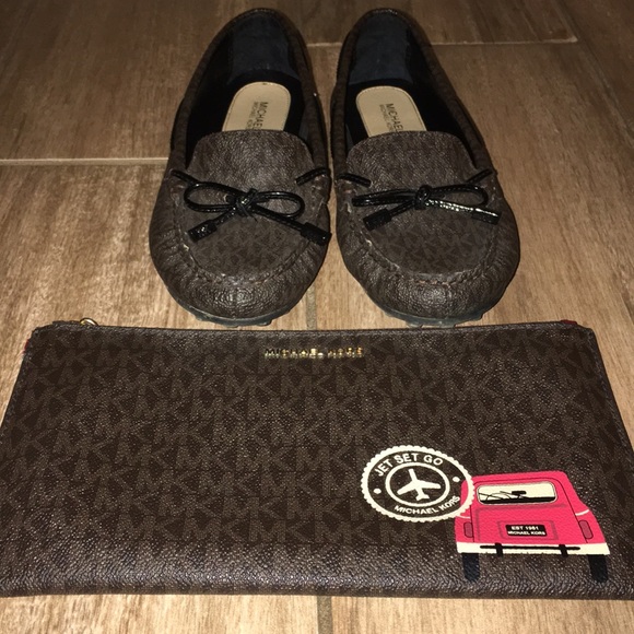 MICHAEL KORS SHOES AND CLUTCH - Picture 1 of 5